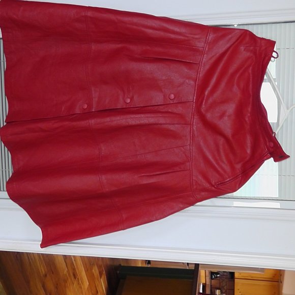 red leather lined skirt - Picture 1 of 3